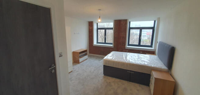 2 bed Apartment to rent Image 5