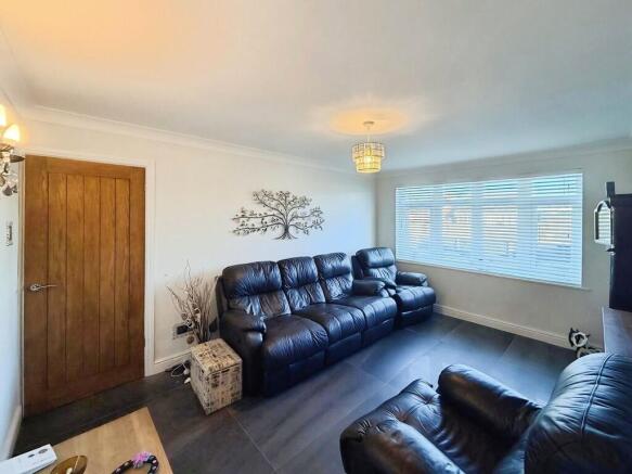 4ae74359-WhatsApp...