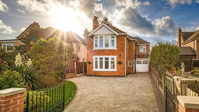 4-bed detached on Lucas Lane, Hilton, Derby, £535,000