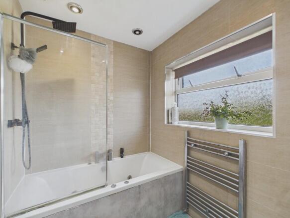 4 bed Semi-Detached for sale Image 12