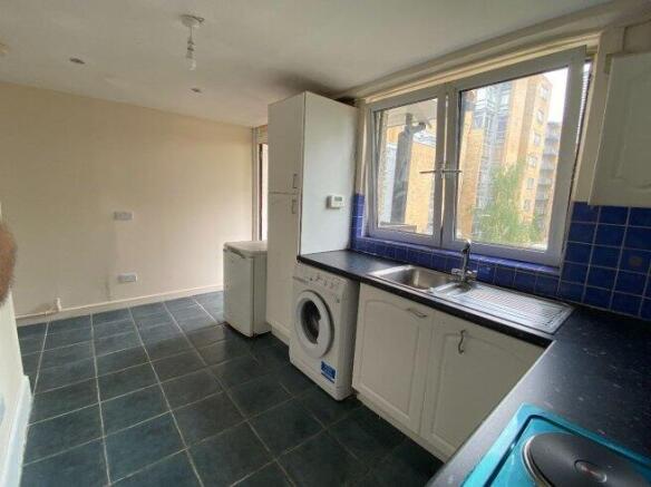 room-2-flat-12-gilbertson-house-e14-8pl-993568