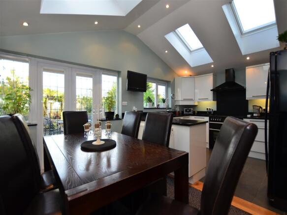 Kitchen / Breakfast Area