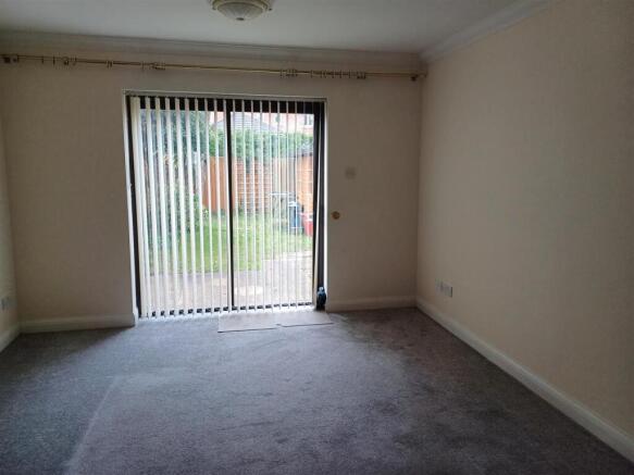 SITTING ROOM/DINING ROOM