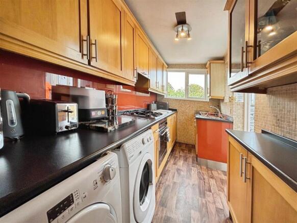 2 bed Semi-Detached for sale Image 9
