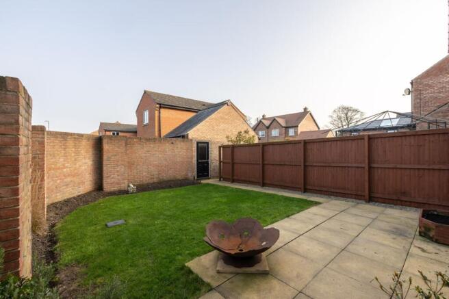 3 bed Semi-Detached to rent Image 12