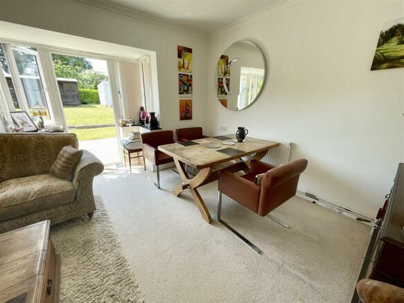 5. dining area.jpg