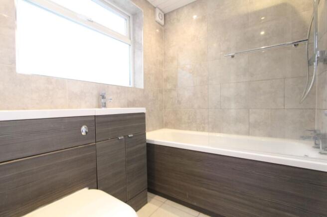 3 bed Terraced to rent Image 8
