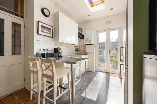 Cavendish Drive, E11