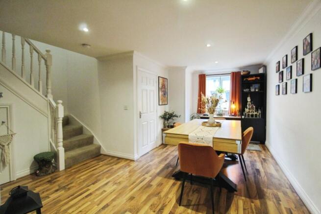 4 bed Semi-Detached for sale Image 8