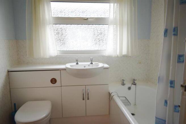 Bathroom 1.JPG