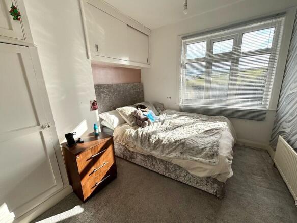 4 bed Semi-Detached for sale Image 12