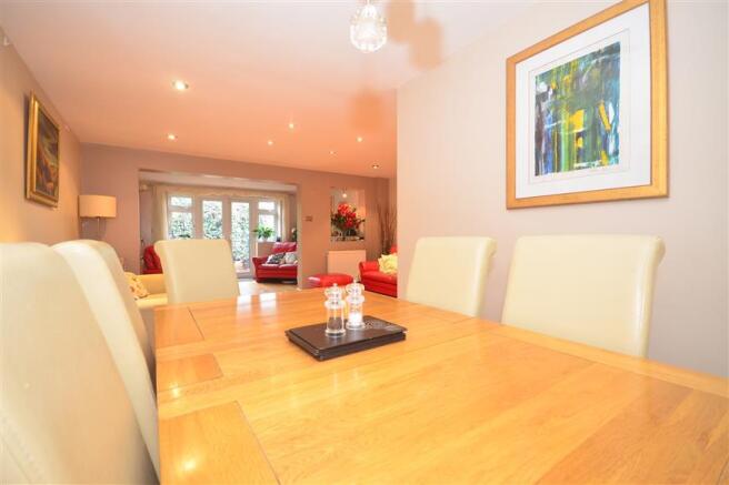 Lounge/Dining Area