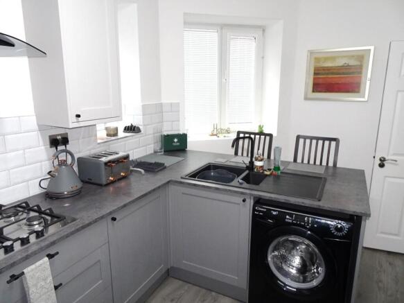 2 bed Flat to rent Image 4