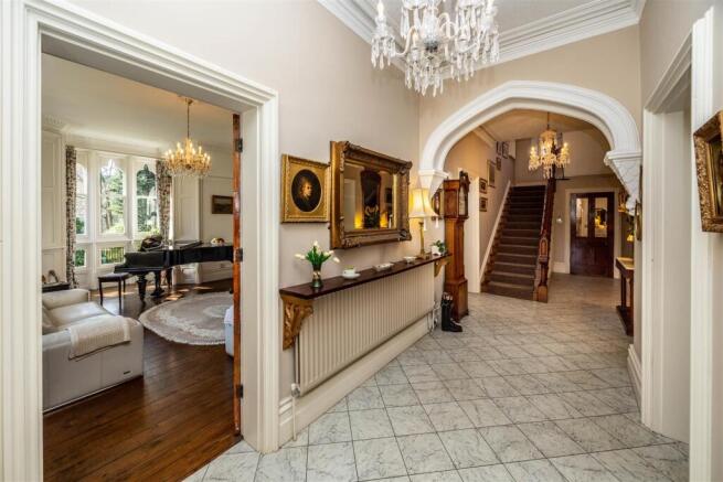 6 bed Detached for sale Image 4