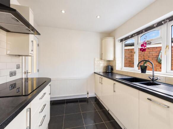 18, Holly Close, Kinver, Stourbridge photo 4