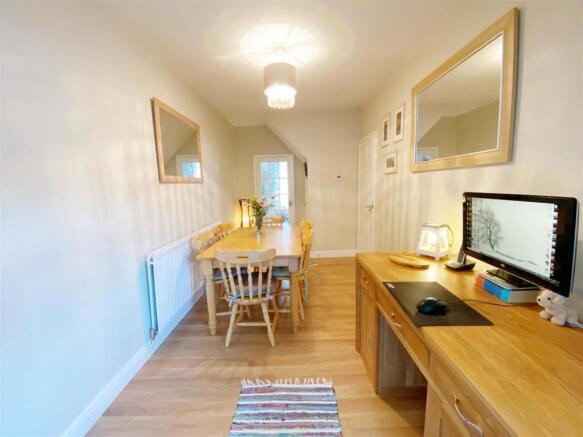 Dining Room pic 3.jpg