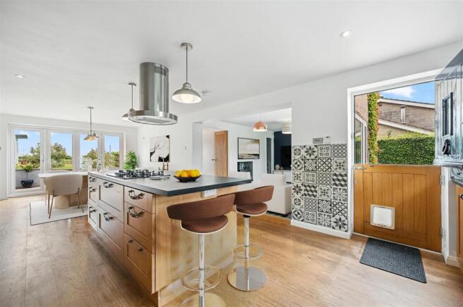 Kitchen island.jpg
