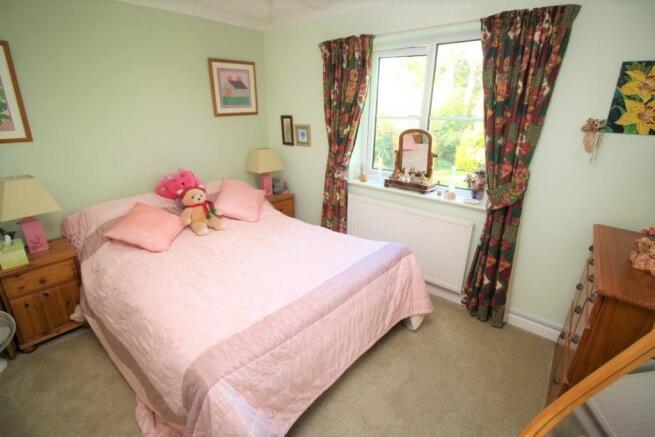 4 Spring Close Upper Basildon (1).JPG