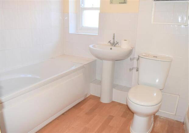 3 bed Flat for sale Image 12