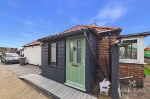 52, Kennerleigh Avenue, Austhorpe, Leeds LS15 8RU