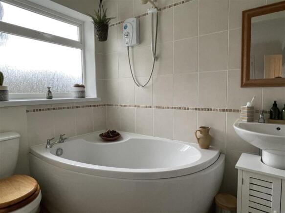 EN SUITE:
