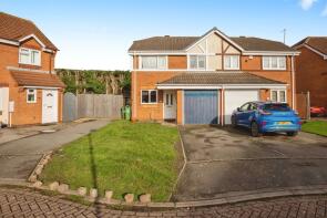 18, Grebe Way, Leicester LE8 6YZ