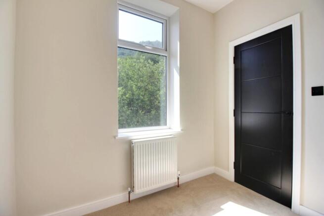 4 bed Terraced for sale Image 9