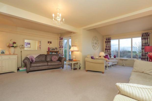 LIVING ROOM AREA