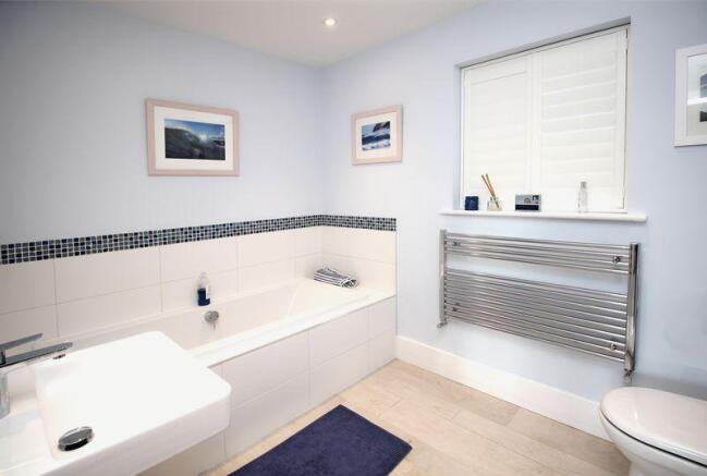 Bed 4 ensuite
