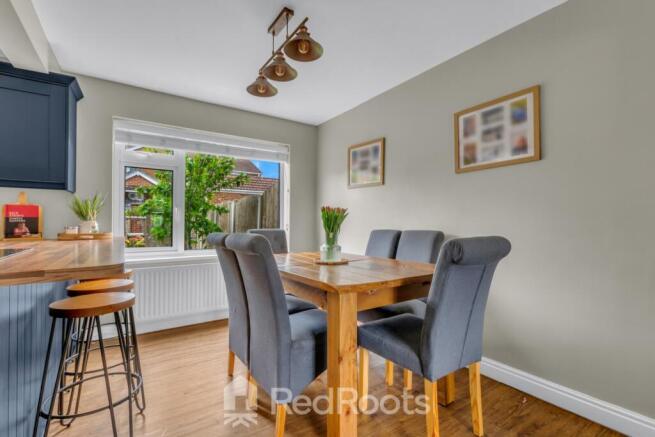 3 bed Semi-Detached for sale Image 7