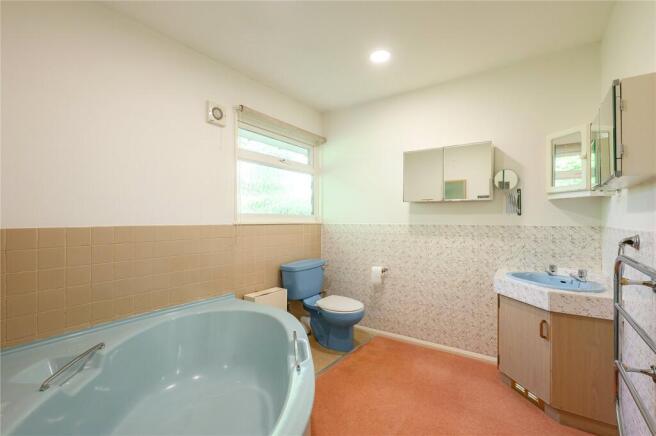 4 bed Bungalow for sale Image 12
