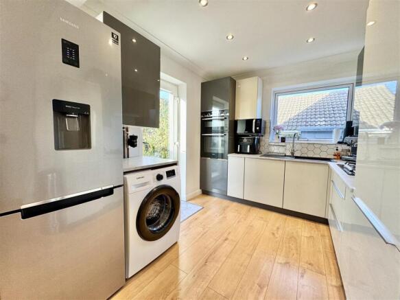 3 bed Detached for sale Image 9