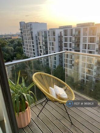 Top Floor - Private Balcony