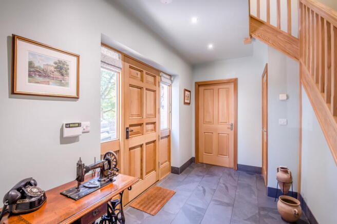 6 bed Detached for sale Image 5