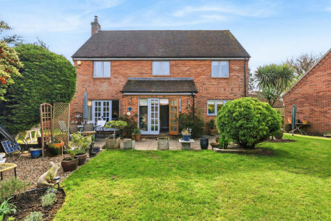 Pinkneys Drive, Pinkneys Green, SL6