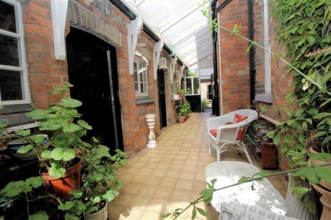 ANCILLARY ROOMS & OU