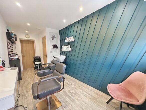 Salon/Studio