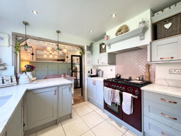 4 bed Detached for sale Image 8