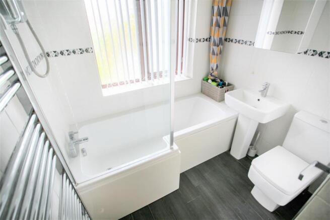 FIRST FLOOR BATHROOM
