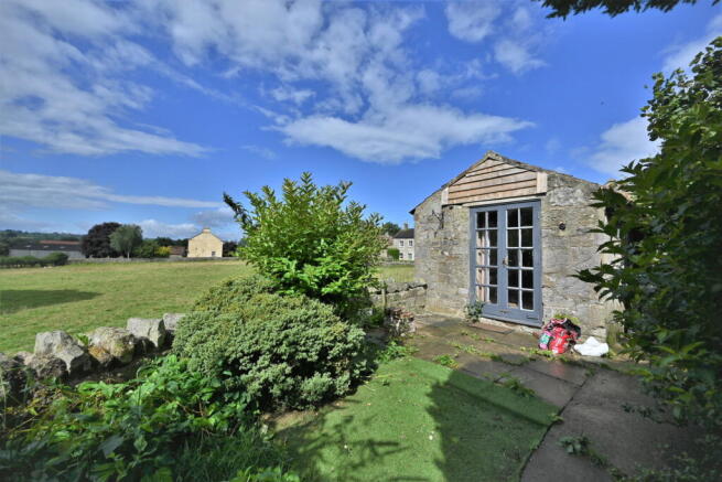 2 bed Terraced to rent Image 9