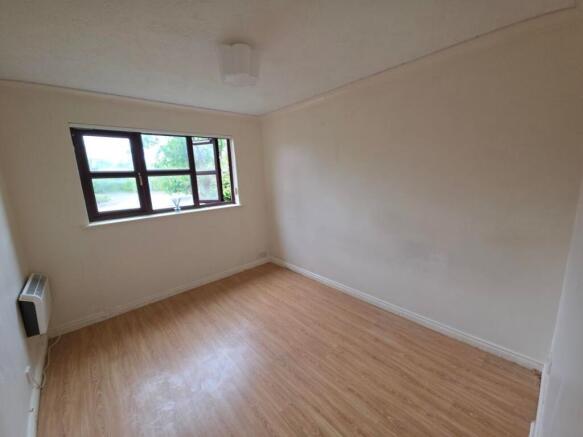 19 Armada Court, Chafford Hundred, Grays, Essex, RM16 6QU photo 4