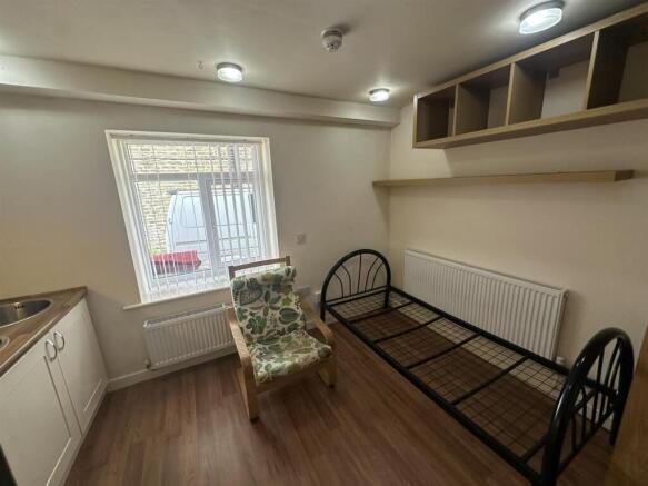 1 bed Apartment to rent Image 6