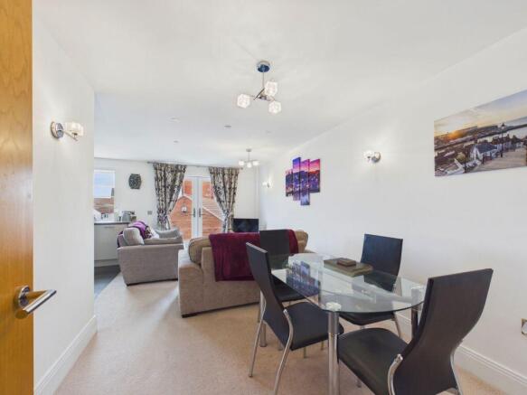 2 bed Apartment for sale Image 6