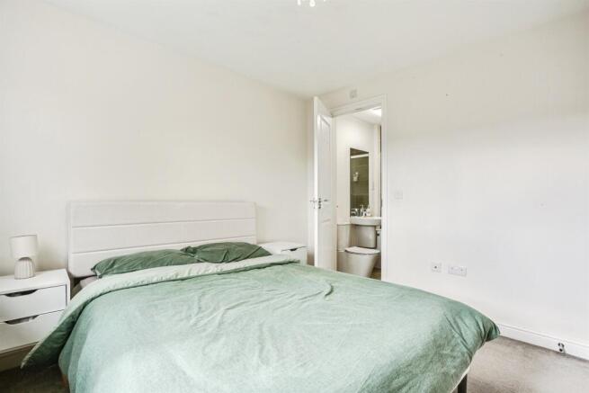 3 bed Terraced for sale Image 4