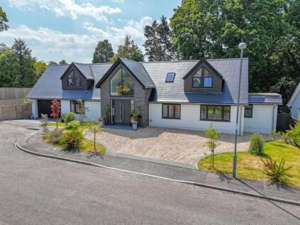 Knightwood Close, Highcliffe, Christchurch, BH23