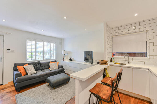 Campbell Close, Streatham, London, SW16 photo 4