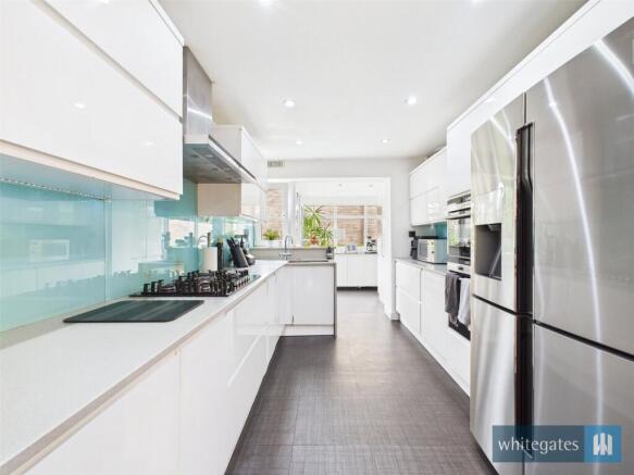 4 bed Detached for sale Image 6
