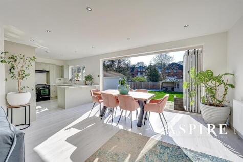 VIDEO SHOWCASE INSIDE - Thundersley Park Road, Benfleet