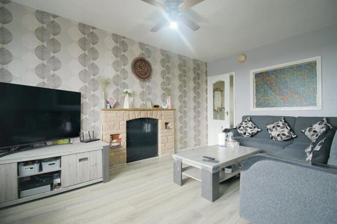 5 bed Semi-Detached for sale Image 5