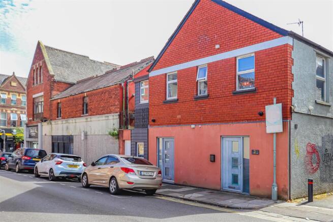 2-bed flat on Holton Road, Barry, £145,000